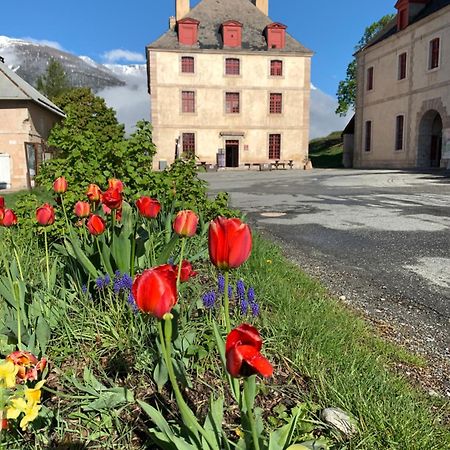 Aparthotel Le Pavillon Des Officiers Mont-Dauphin Exteriér fotografie