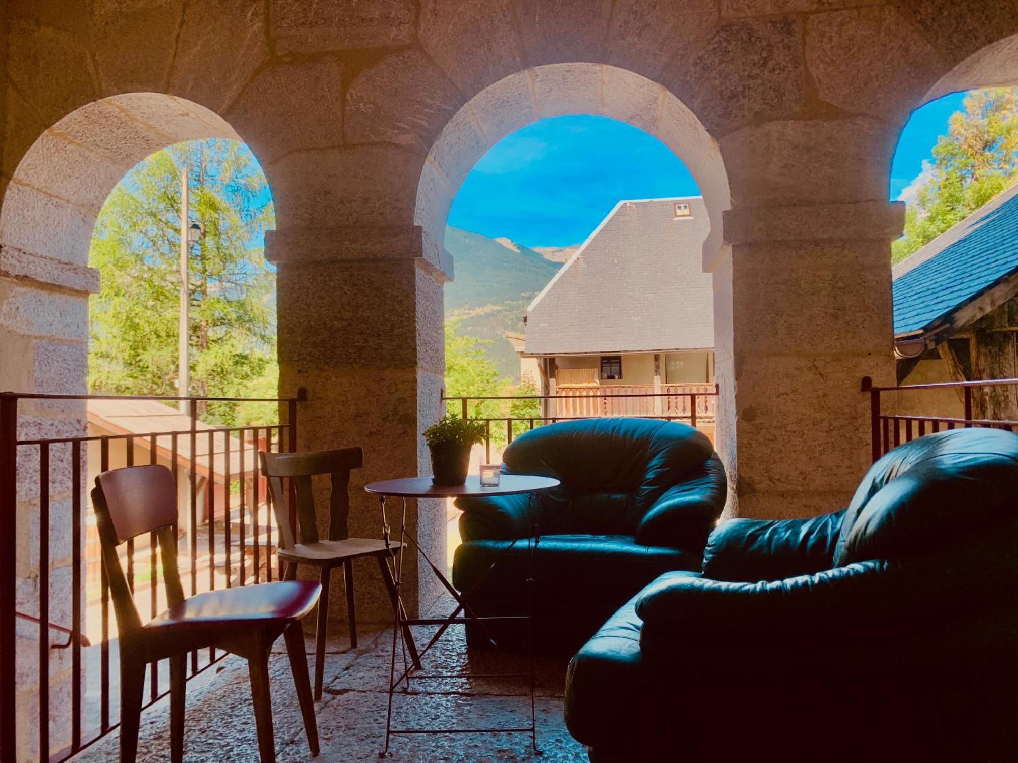 Aparthotel Le Pavillon Des Officiers Mont-Dauphin Exteriér fotografie