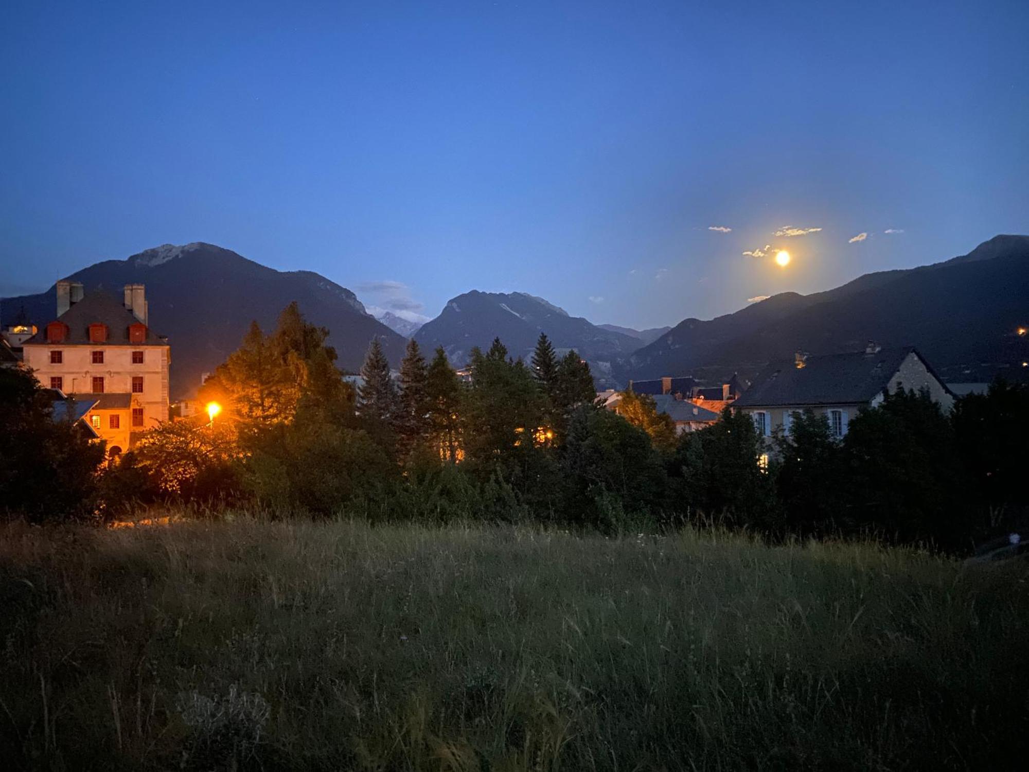 Aparthotel Le Pavillon Des Officiers Mont-Dauphin Exteriér fotografie