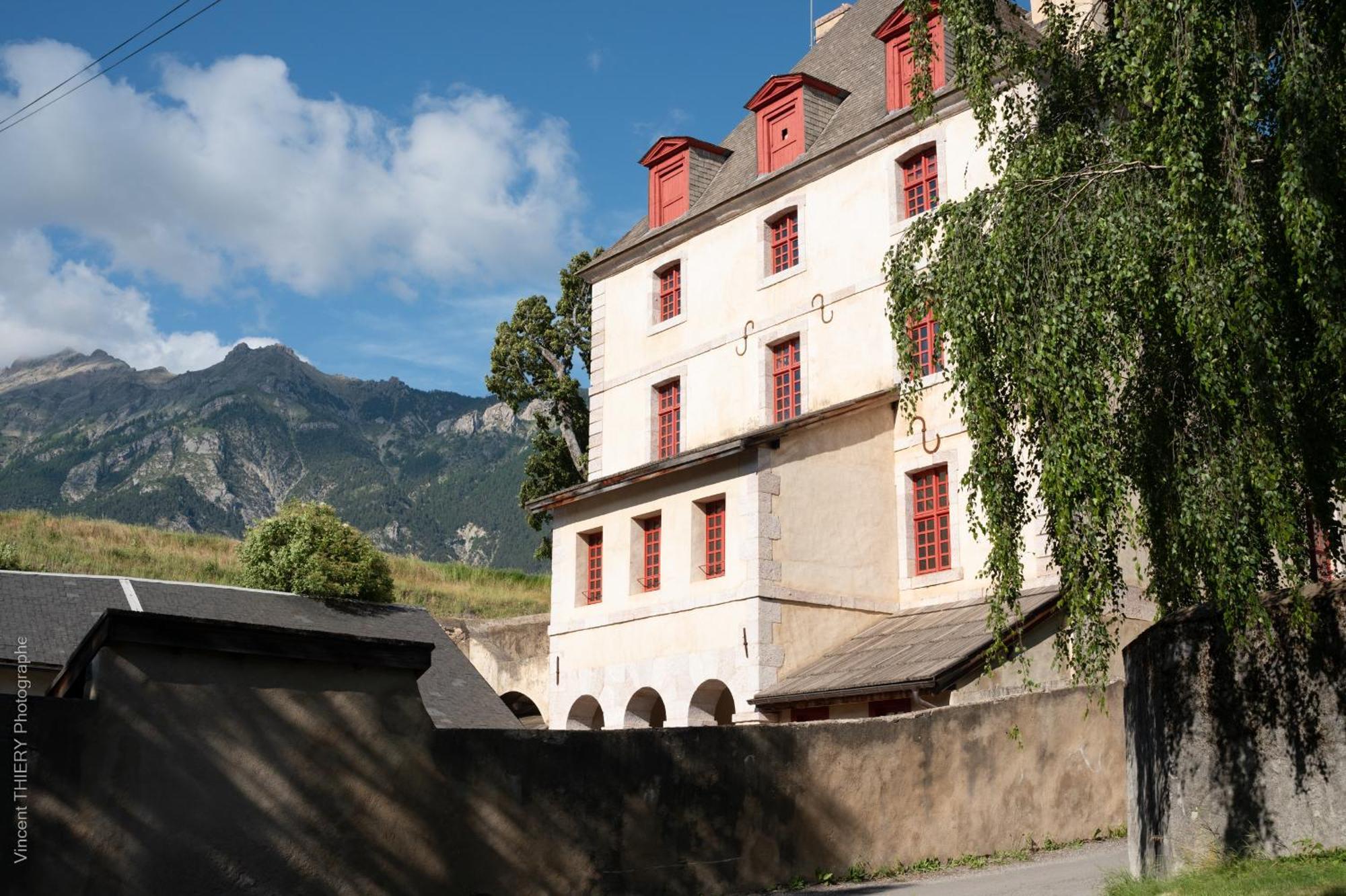 Aparthotel Le Pavillon Des Officiers Mont-Dauphin Exteriér fotografie